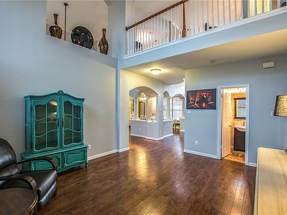 4th image of 9905 Forest Hill Ct