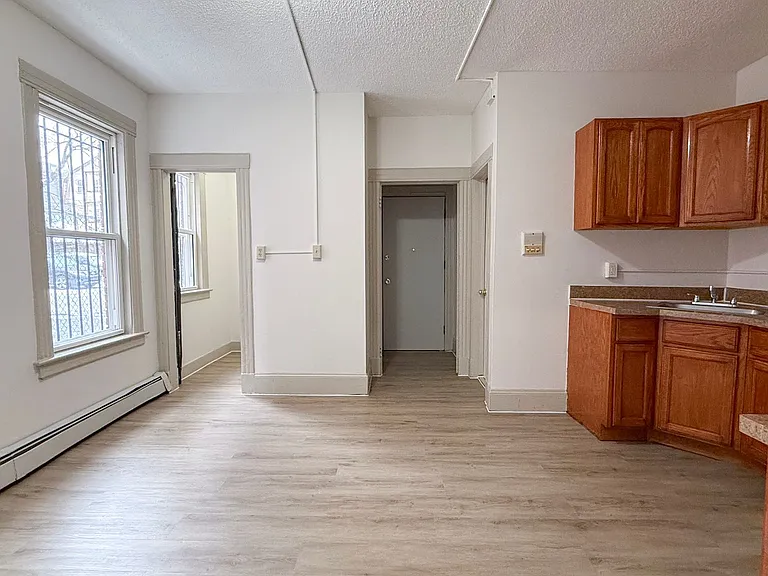 31-33 Bond St — Photo 11