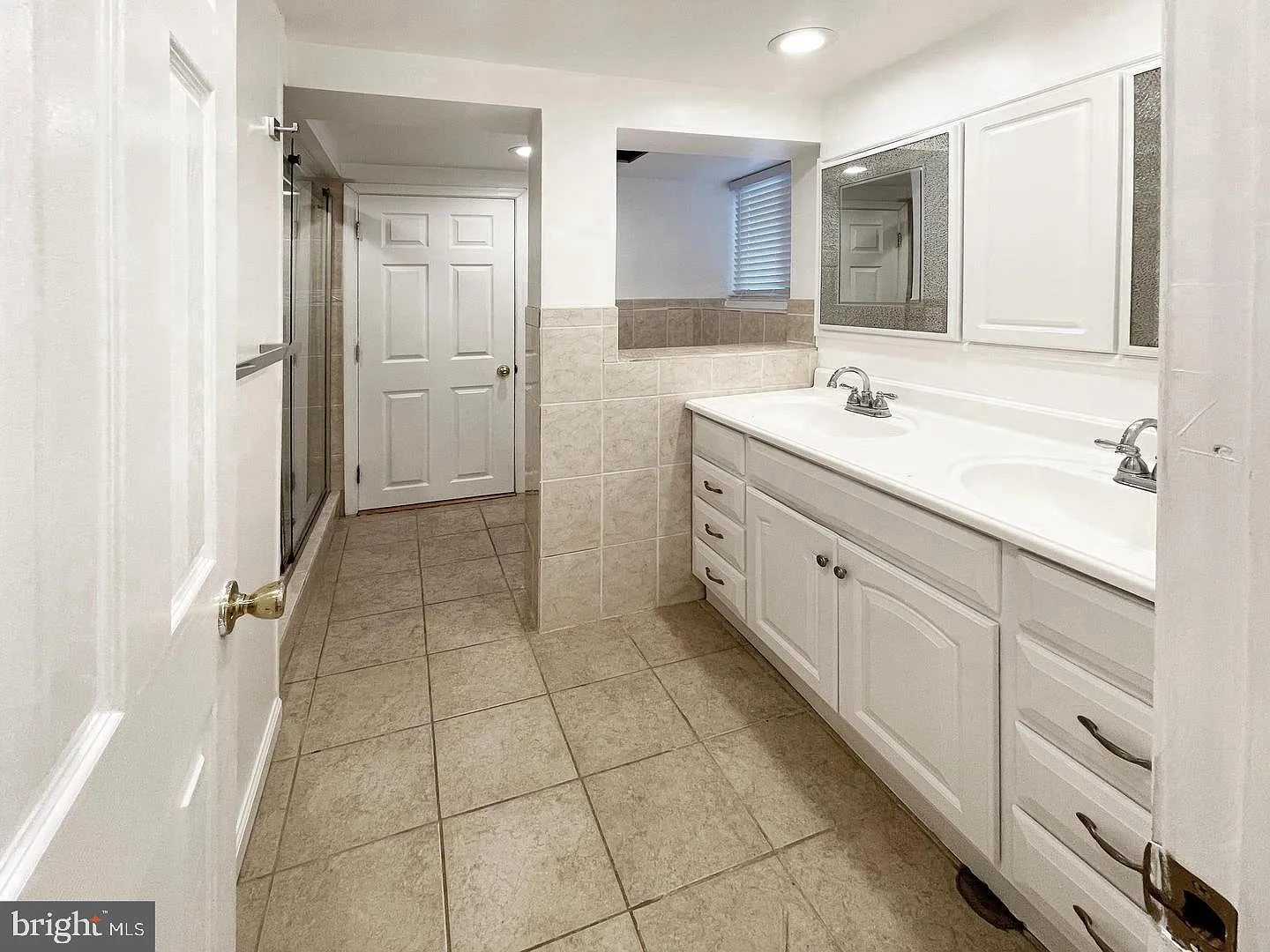 4 bed, 1497 sqft, $4,750 — Photo 4