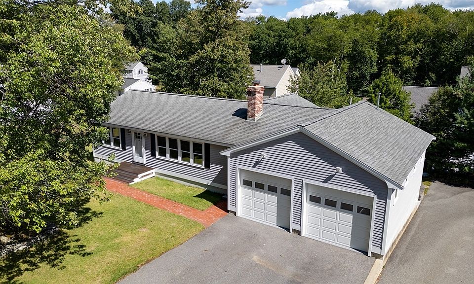 1st image of 32 Lantern Ln