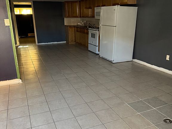 5th image of 5815 Oxford Ave Floor 1