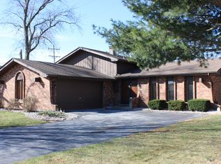 18226 Olde Farm Rd, Lansing, IL 60438