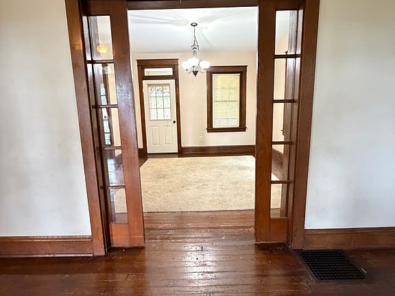 5th image of 540 E Main St