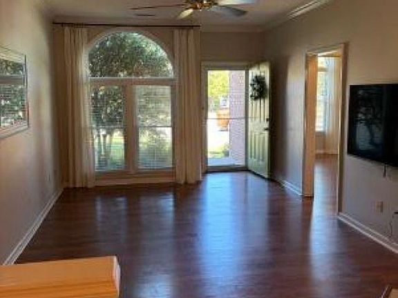 4th image of 2133 Eastbrook SE