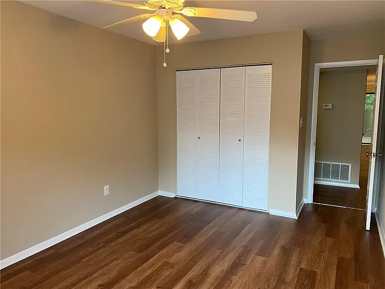 2207 Surrey Ct SE — Photo 17
