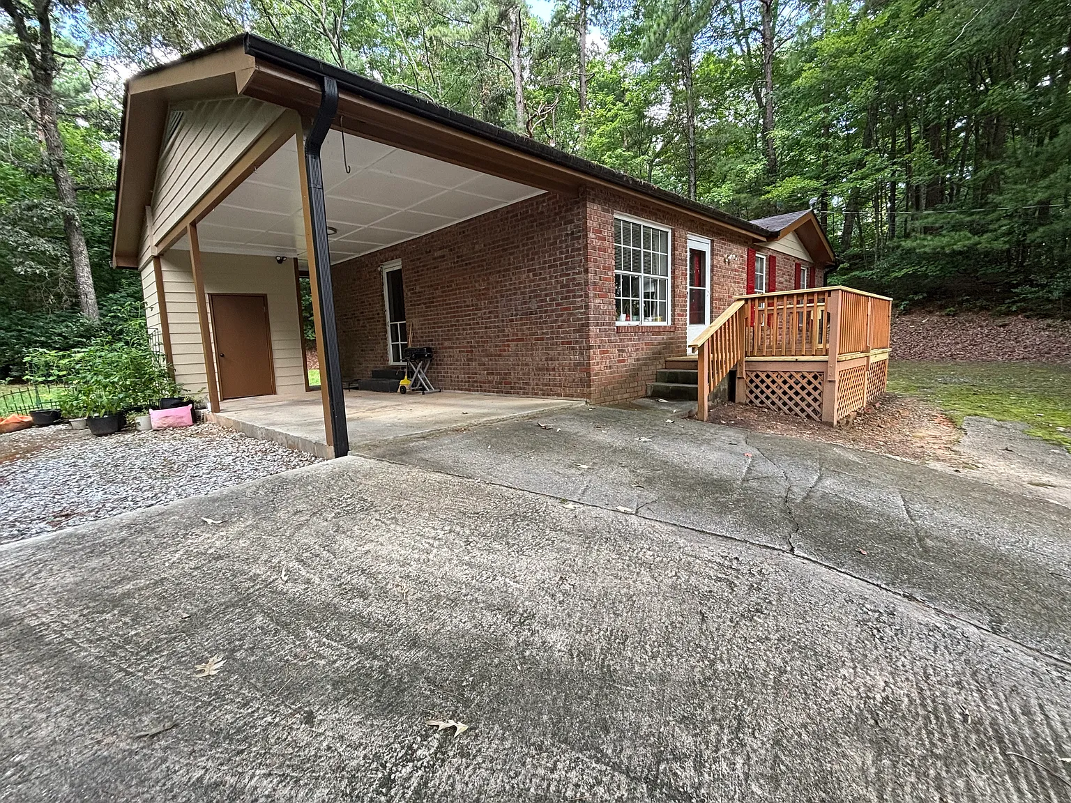 330 Clayton Ave — Photo 1