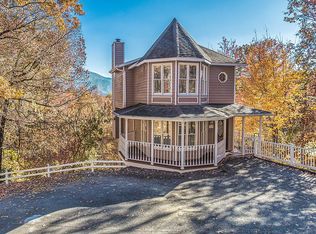 1031 Wiley Oakley Dr, Gatlinburg, TN 37738