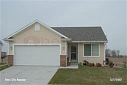 1st image of 2421 Lakeside Dr