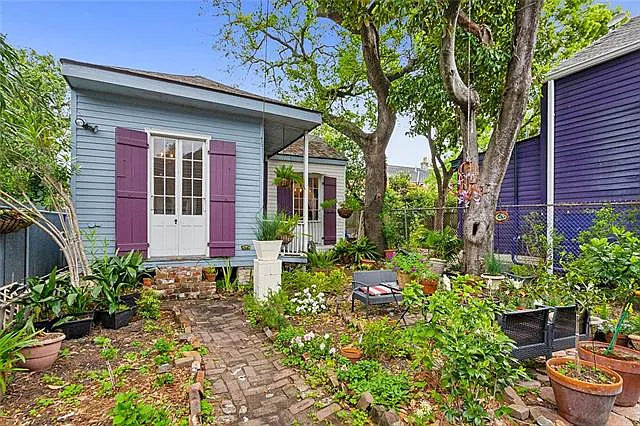 2021 Burgundy St #REAR — Photo 2