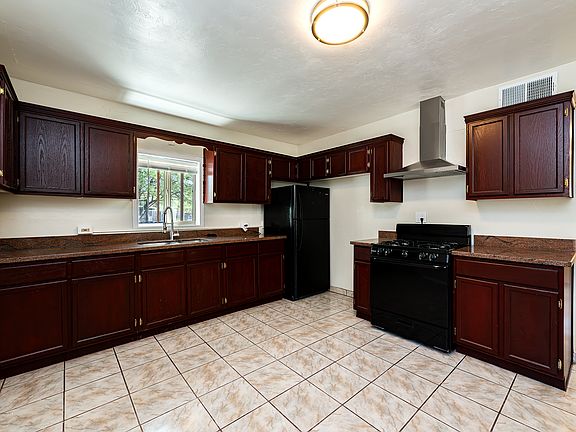 4th image of 115 S Palomas Ave