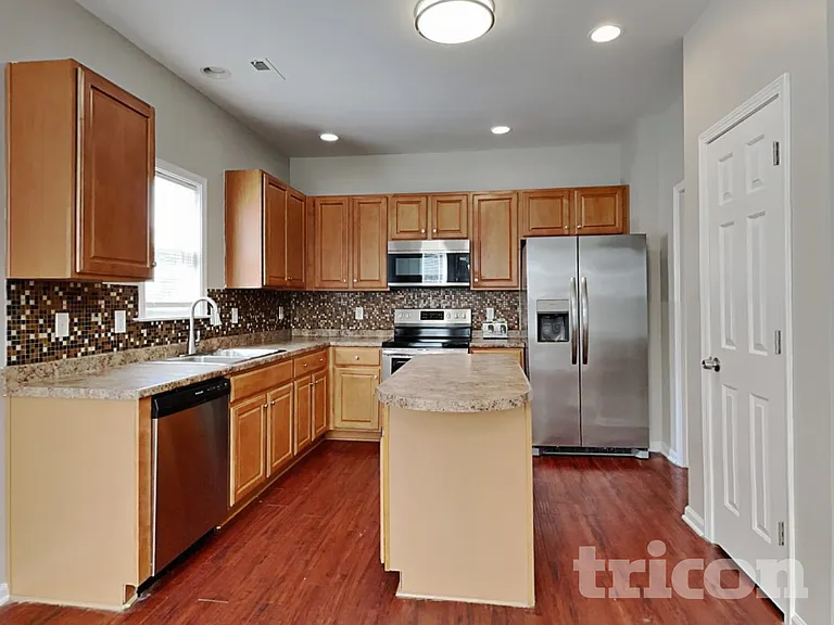 308 Collinsworth Dr — Photo 5