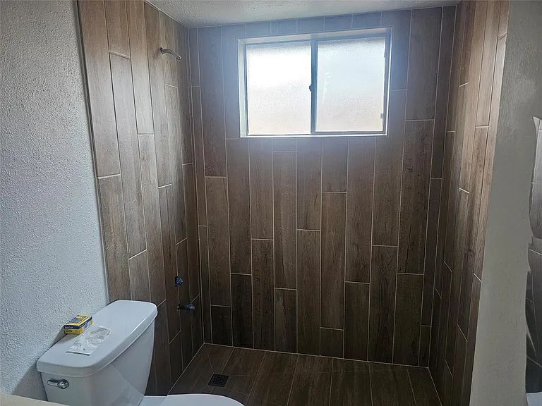 4011 Alshire Dr — Photo 10