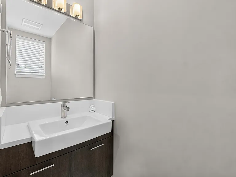 5048 Savile Row #D270 — Photo 10