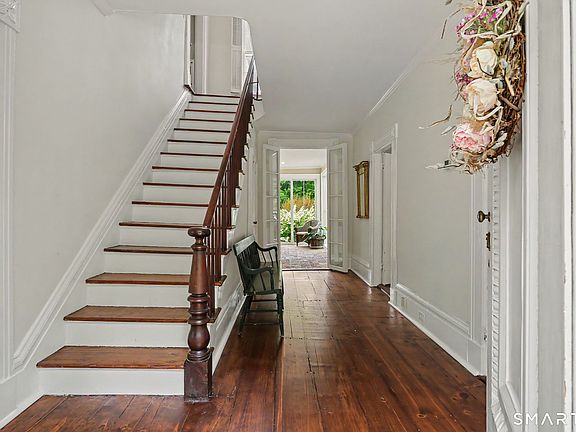 4th image of 530 Roxbury Road