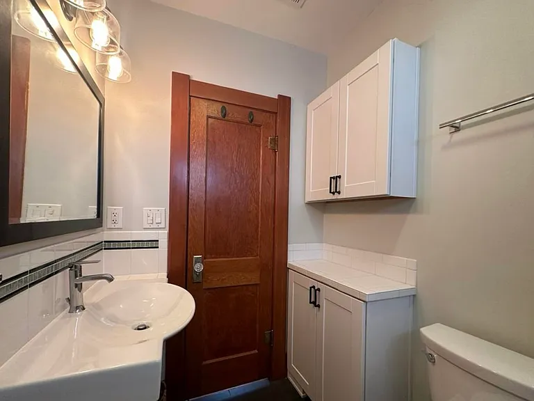 315 W 8th St — Photo 10