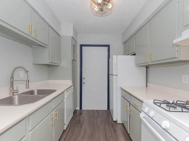 Galleria Flats Apartments — Photo 30
