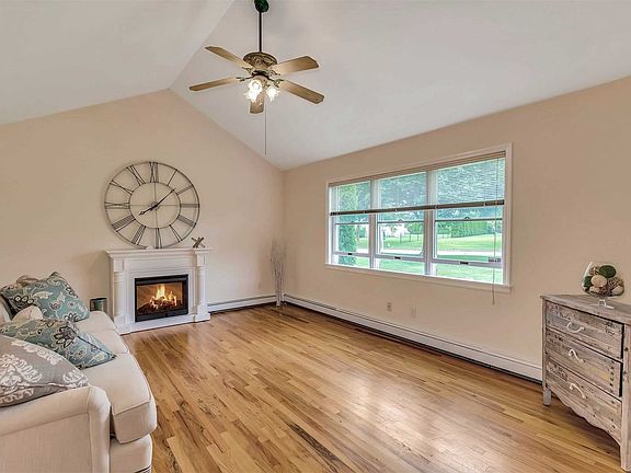 3rd image of 117 Crystal Dr
