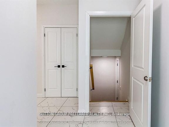 3rd image of 1041 Karenana Rd