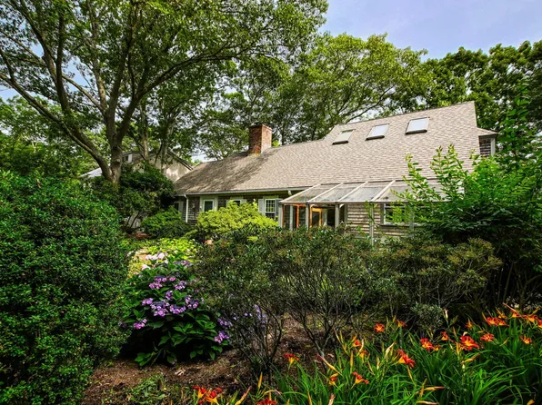 72 Loop Road, Falmouth, MA 02540