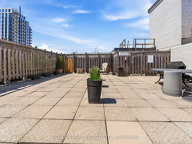 335 Lonsdale Rd #210 — Photo 25