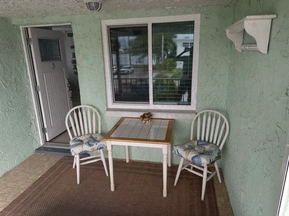 584 Bay Esplanade APT 3, Clearwater, FL 33767