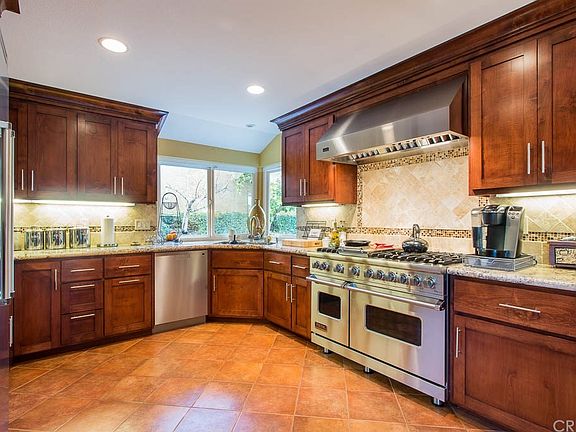 2nd image of 2112 Glenhollow St
