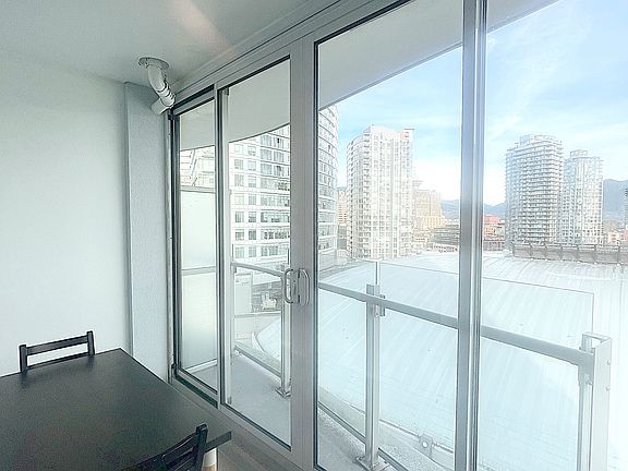 4th image of 685 Pacific Blvd #1410