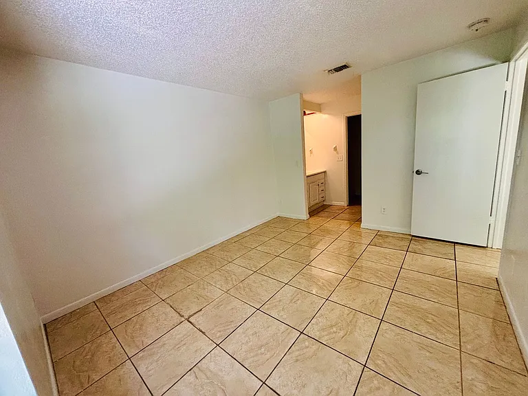 4193 New Haven Ct — Photo 9