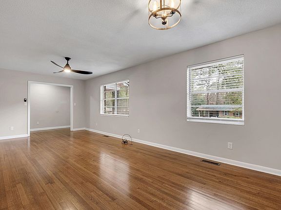 4th image of 2115 Great Oak Dr