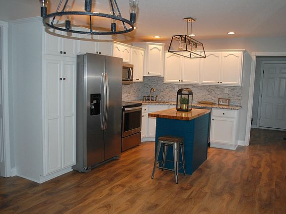 3rd image of 222 Ashland Meadows Dr