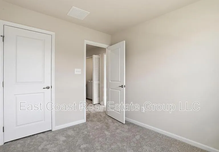 105 Dripping Spring Dr — Photo 23