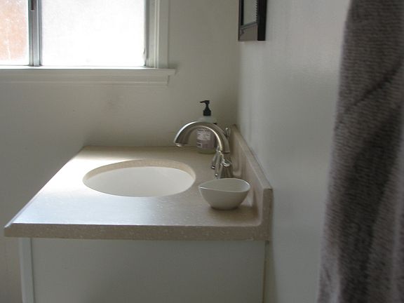 4th image of 22948 Blythe St