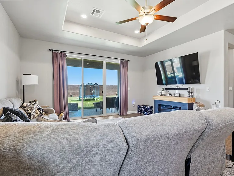 501 Montecito Dr — Photo 16
