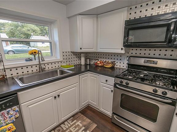 5th image of 2164 Marhofer Ave