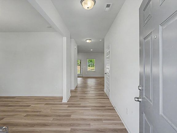 4th image of 59 Bennett Way SE