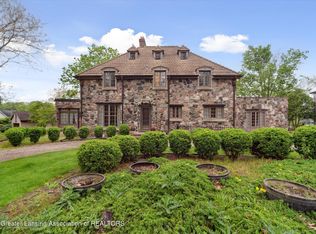 4 Locust Ln, Lansing, MI 48911