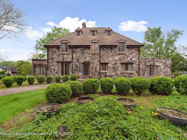 4 Locust Ln, Lansing, MI 48911