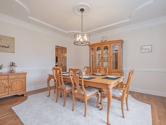 3rd image of 7 Ashwood Ct