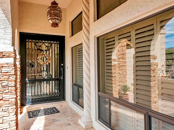 2412 E San Miguel