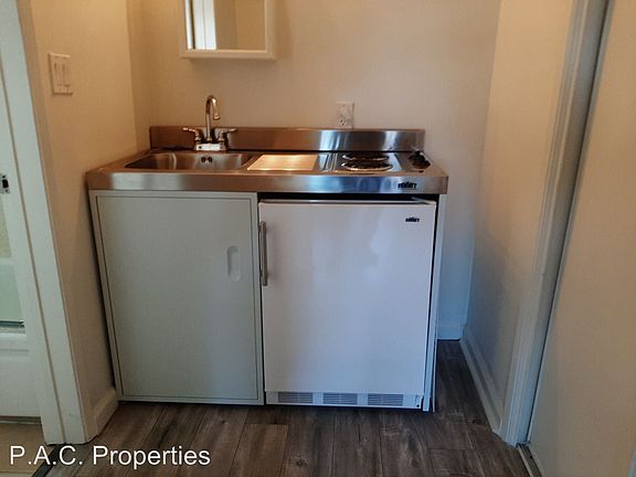 5th image of 5255 Blakeslee Ave APT 20