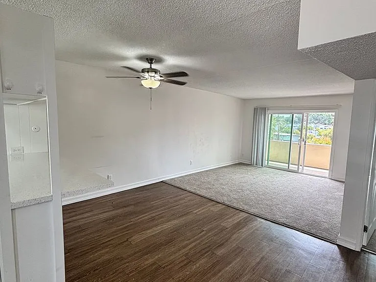 University Terrace Apartments — Photo 2