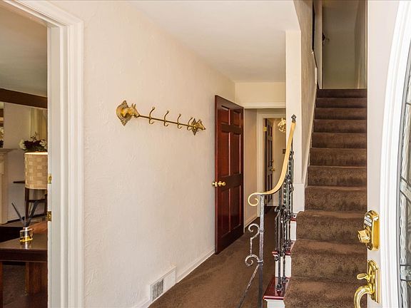 5th image of 2882 Temple Ave