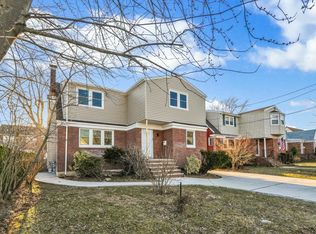 16 Babylon Rd, Merrick, NY 11566