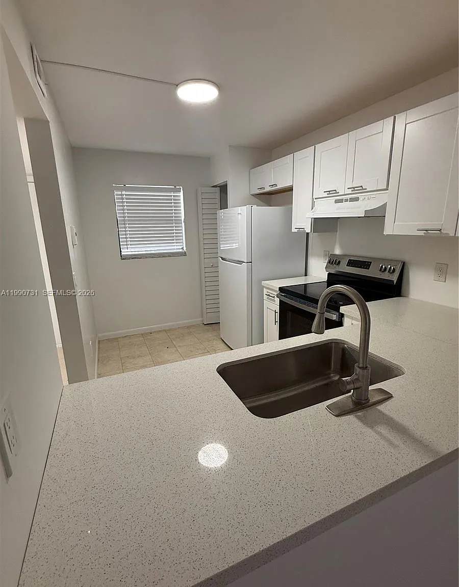 Monterey One Condo — Photo 3