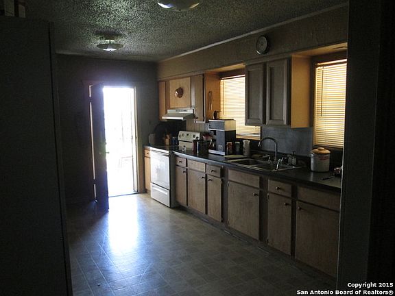 4th image of 206 Florencia Ave