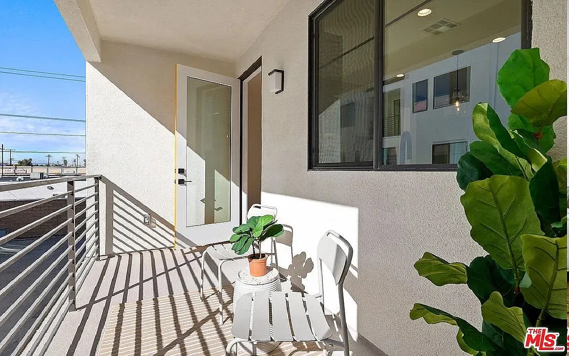 Crescent Walk, Gardena — Photo 4