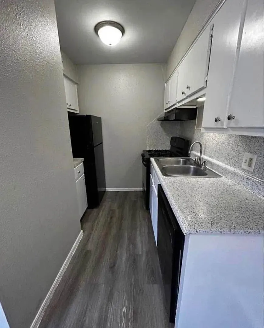 Fairway Apartments — Photo 1