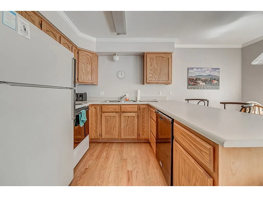 Building Photo - 947 N University Ave #1