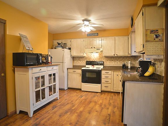 2nd image of 888 Trails End Dr