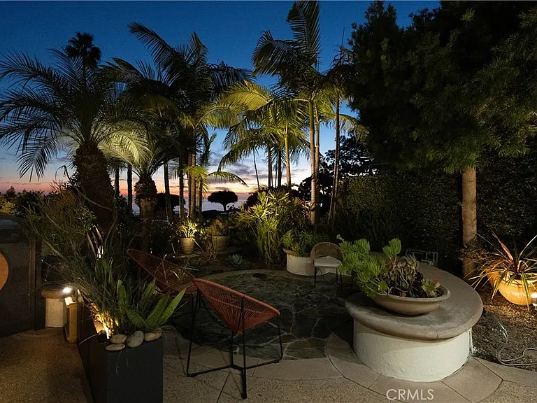 558 Cliff Dr — Photo 6
